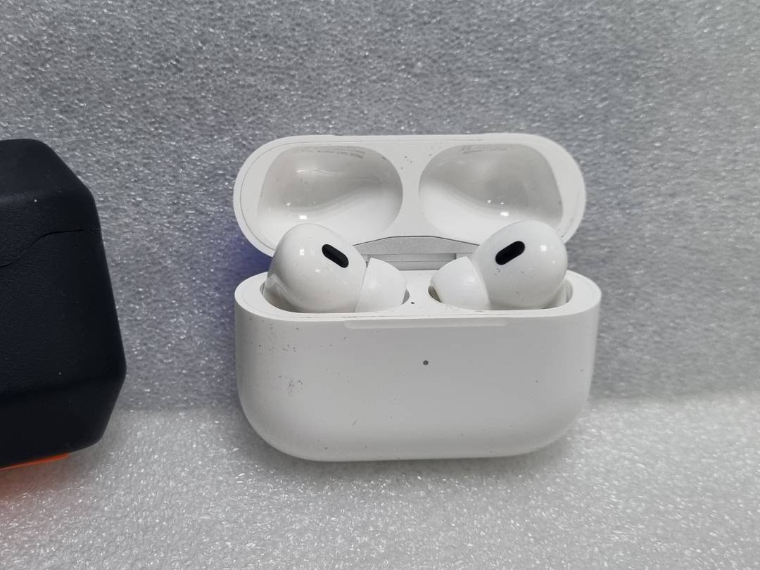 

Apple airpods pro 2nd generation with magsafe charging case usb-c- Б/в. Київ. № 01-200161146