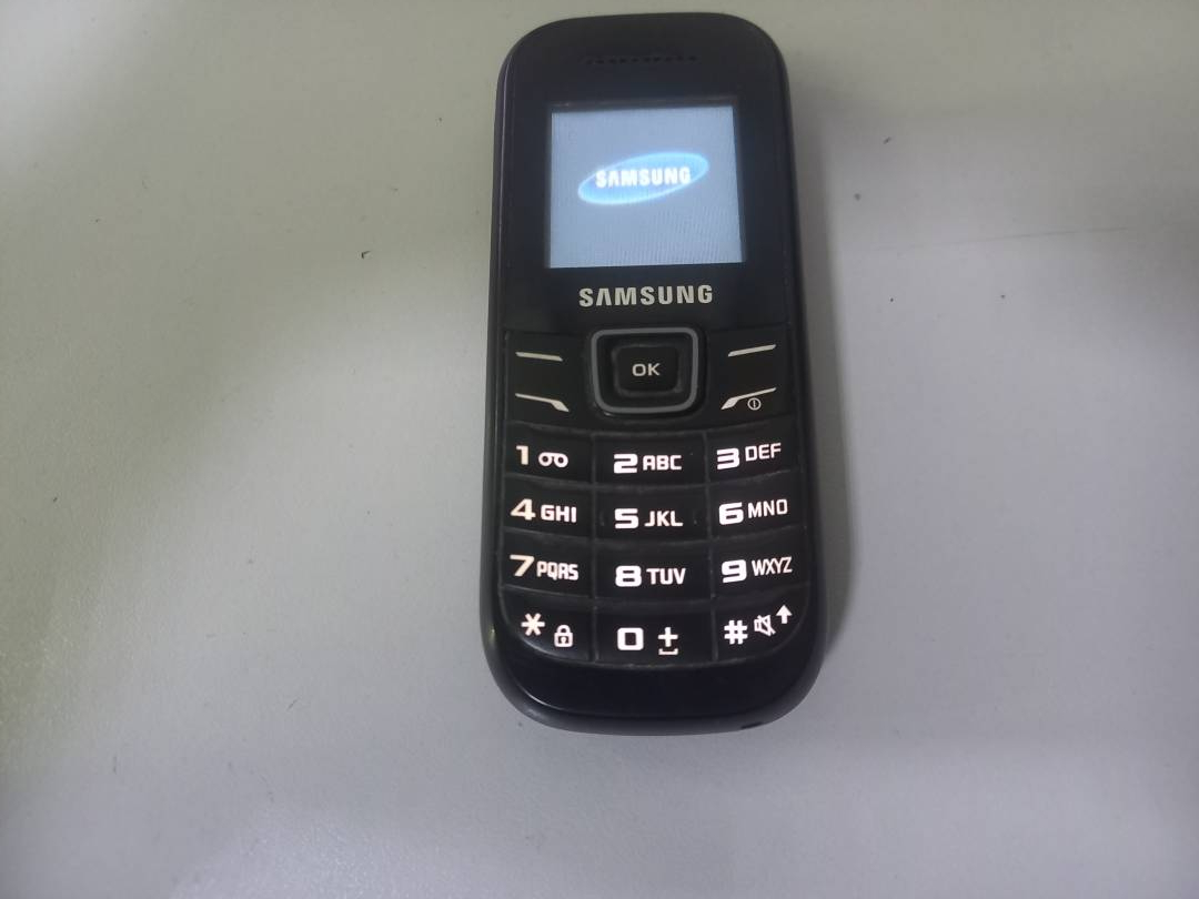 Мобильный телефон Samsung e1200,артикул 01-19290015 :: Техноскарб