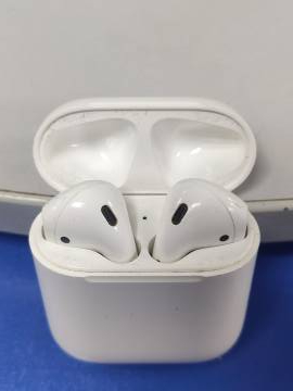 01-200112546: Apple airpods 2nd generation with charging case