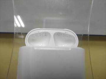 01-200224118: Apple airpods 2nd generation with charging case