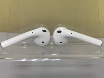 01-200241880: Apple airpods 2nd generation with charging case