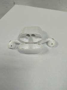 01-200165569: Apple airpods 2nd generation with charging case