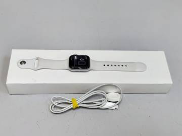 01-200224434: Apple watch se 2 gps 40mm aluminum case with sport