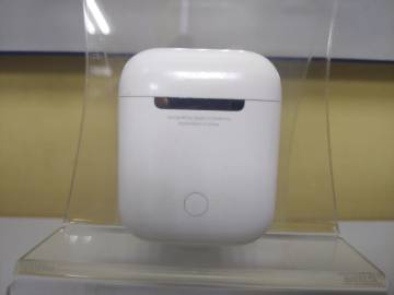 01-200224118: Apple airpods 2nd generation with charging case