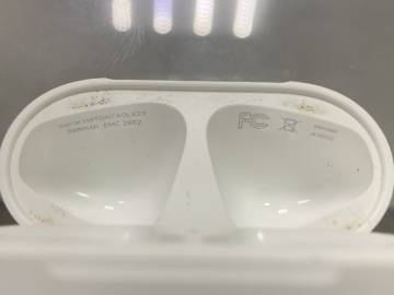 01-200241880: Apple airpods 2nd generation with charging case