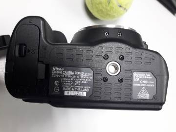 01-200280427: Nikon d3400 body