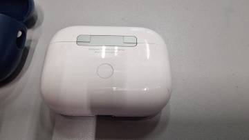 01-200176154: Apple airpods pro 2nd generation