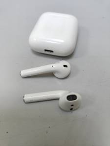 01-200198694: Apple airpods 2nd generation with charging case