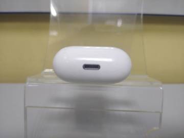 01-200224118: Apple airpods 2nd generation with charging case