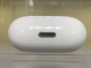 01-200241880: Apple airpods 2nd generation with charging case