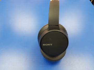 01-200211097: Sony wh-ch700