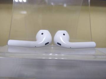 01-200224118: Apple airpods 2nd generation with charging case