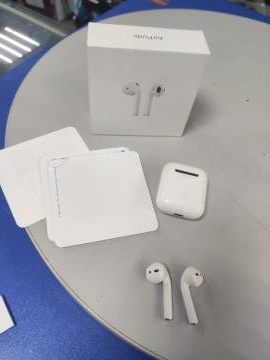 01-200235786: Apple airpods 2nd generation with charging case