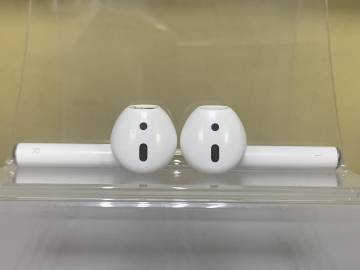 01-200241880: Apple airpods 2nd generation with charging case