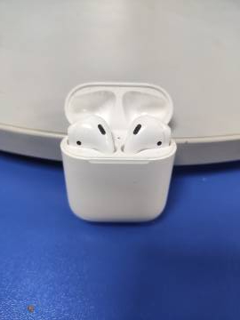 01-200112546: Apple airpods 2nd generation with charging case