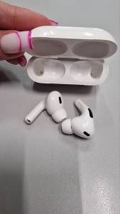 01-200176154: Apple airpods pro 2nd generation