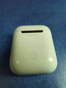 01-200182111: Apple airpods 2nd generation with charging case