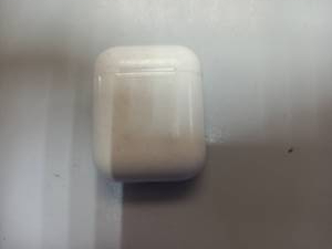 01-200222373: Apple airpods 2nd generation with charging case