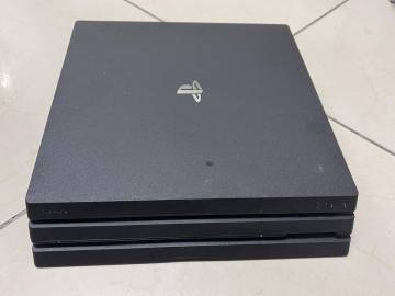 01-200311476: Sony ps 4 pro 1tb