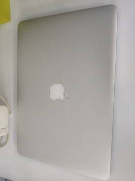 01-200130978: Apple Macbook Pro a1502/ core i5 2,4ghz/ ram8gb/ ssd256gb/ intel iris/ retina