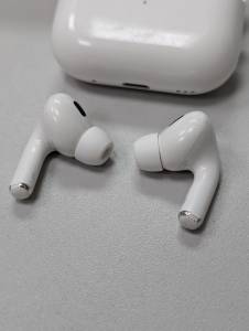 01-200154572: Apple airpods pro 2nd generation