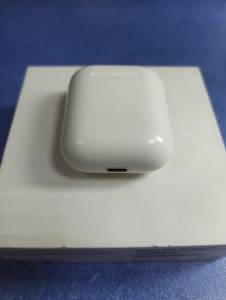 01-200182111: Apple airpods 2nd generation with charging case