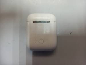 01-200222373: Apple airpods 2nd generation with charging case