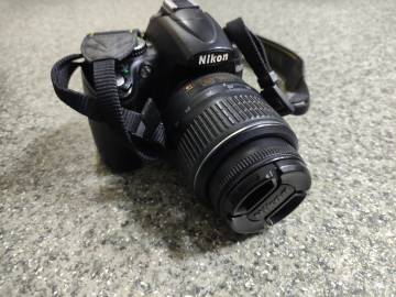 01-200100864: Nikon d5000 + af-s dx zoom-nikkor 18-55mm f/3,5-5,6g vr