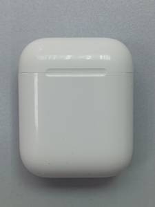 01-200135758: Apple airpods 2nd generation with charging case