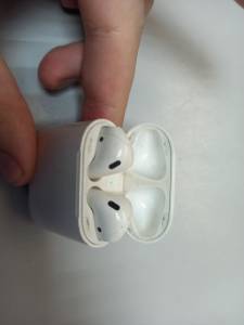 01-200222373: Apple airpods 2nd generation with charging case