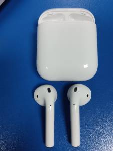 01-200226314: Apple airpods 2nd generation with charging case