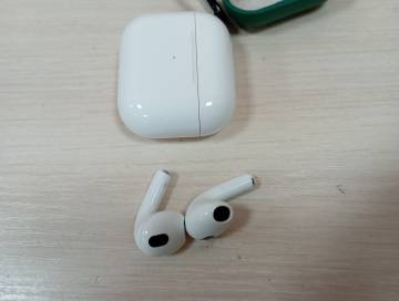 01-200193407: Apple airpods 3rd generation