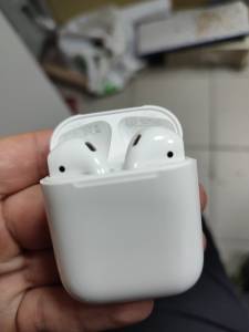 01-200275462: Apple airpods 2nd generation with charging case