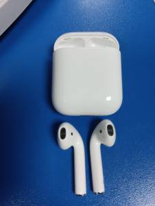 01-200226314: Apple airpods 2nd generation with charging case