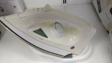 01-200240254: Steam Iron ypf-2002-65521