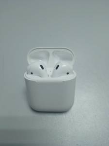01-200149735: Apple airpods 2nd generation with charging case