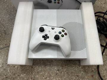 01-200251297: Microsoft xbox one s 1tb