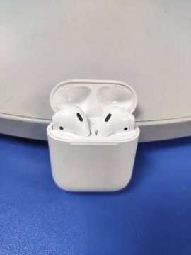 01-200277450: Apple airpods 2nd generation with charging case