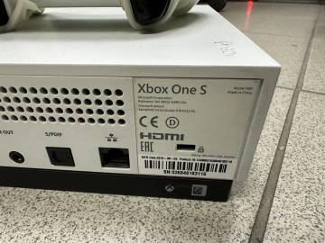 01-200148777: Microsoft xbox one s 1tb