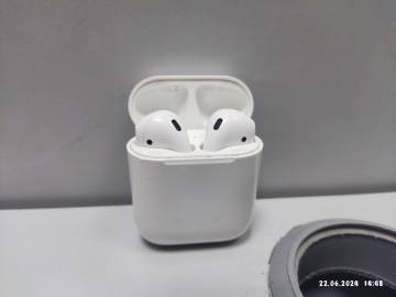 01-200169280: Apple airpods 2nd generation with charging case