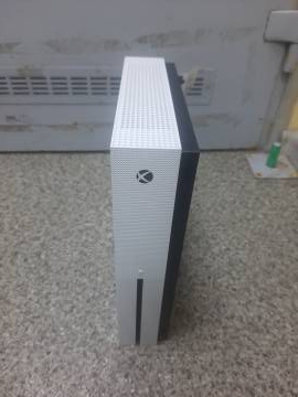 01-200297722: Microsoft xbox one s 1tb