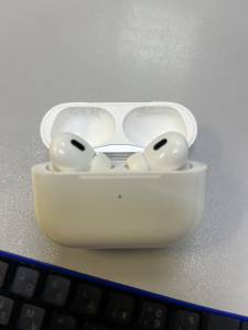 01-200274903: Apple airpods pro 2nd generation with magsafe charging case usb-c