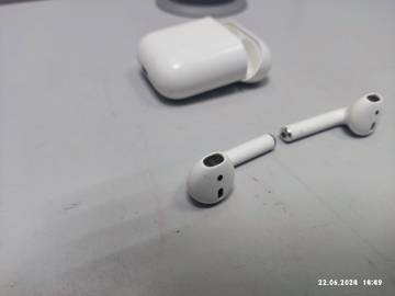 01-200169280: Apple airpods 2nd generation with charging case