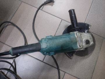 01-200261398: Makita ga9050