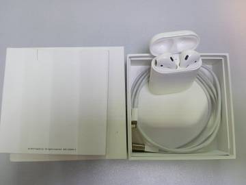 01-200262884: Apple airpods 2nd generation with charging case