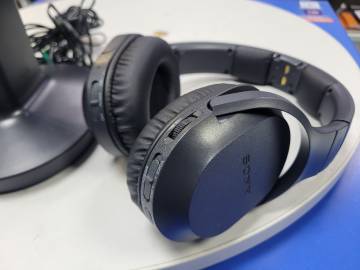 01-200157221: Sony mdr-rf895rk