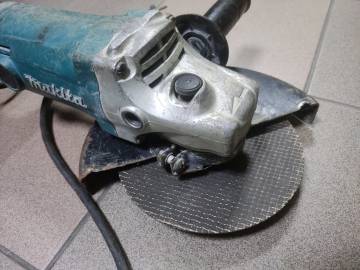 01-200261398: Makita ga9050