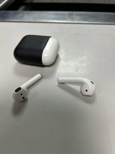 01-200284664: Apple airpods 2nd generation with charging case