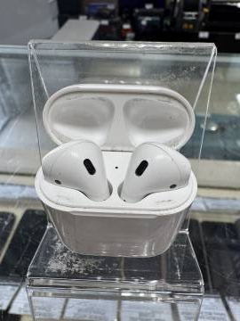 01-200209941: Apple airpods 2nd generation with charging case