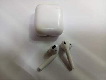 01-200232516: Apple airpods 2nd generation with charging case